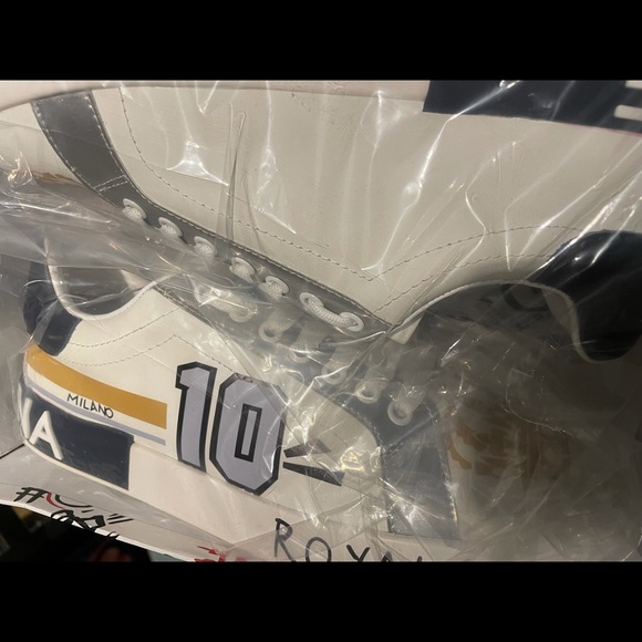 Dolce kicks - Picture 1 of 4